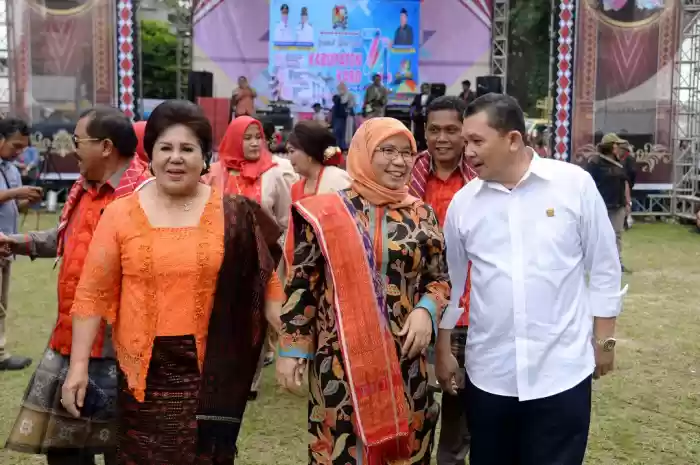 Sabrina Apresiasi Prestasi Bupati Terkelin Brahmana
