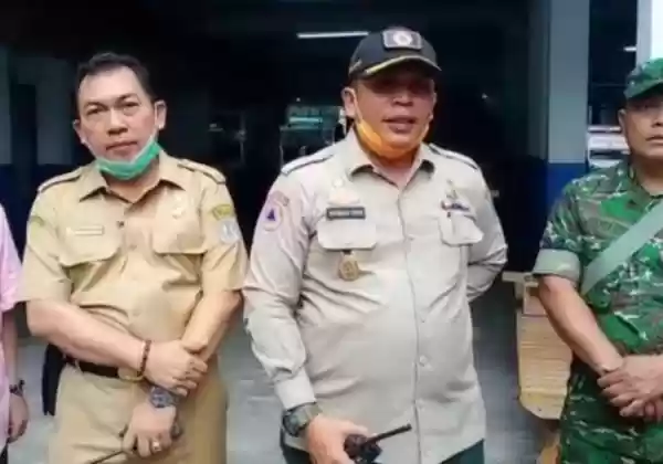 Tim Gabungan Pemko Binjai Semprotkan cairan desinfektan  di Sekolah dan Fasilitas Umum