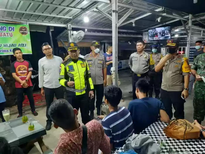  Kapolres Labuhanbatu Bubarkan Kerumunan Warga, Demi Kesehatan warga