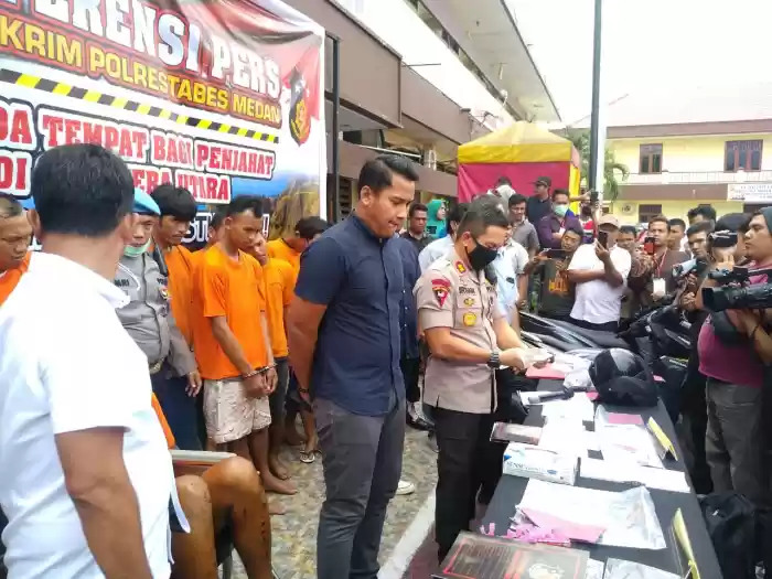 Abang Beradik Bunuh  Pengemudi Online
