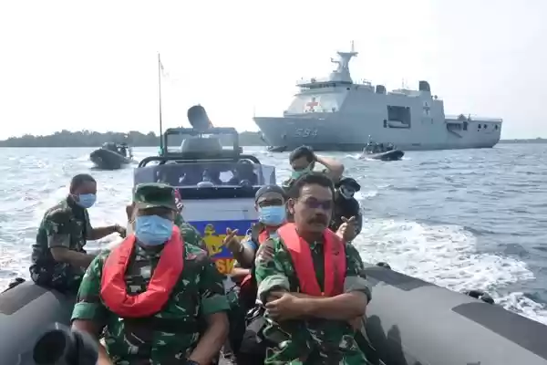 KRI Semarang 594 Sebagai Kapal Markas Kogasgabpad di Pulau Sebaru