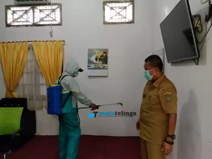 Cegah Penyebaran Covid 19 Disporapar Asahan Semprot Cairan Desinfektan