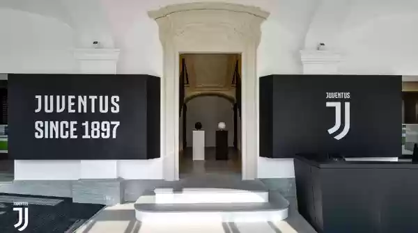 Apa Reaksi Ronaldo Gajinya di Potong Juventus..?