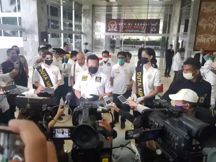 MPR Bersama PWI Salurkan 1.000 Paket Bantuan Kesehatan Cegah Wabah Corona
