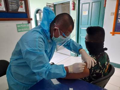 Berlanjut, Anggota Yonif RK 751/Vjs Terima Vaksinasi