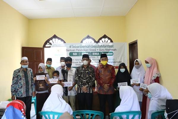 BAZNAS Serahkan Beasiswa kepada Siswa Kurang Mampu, Walikota Siantar Pesan agar Digunakan Sebaik-baiknya