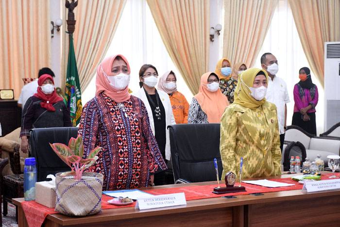 Nawal Lubis: Jadikan Momentum Tingkatkan Taraf Hidup Perajin
