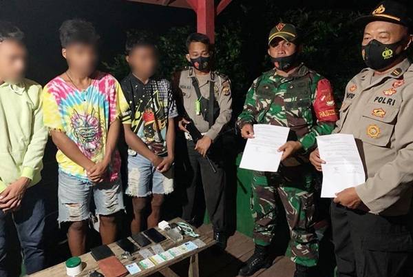 Satgas Pamtas Yonif 131/Brs Gagalkan Penyelundupan Paket Ganja Kering di Lintas Batas