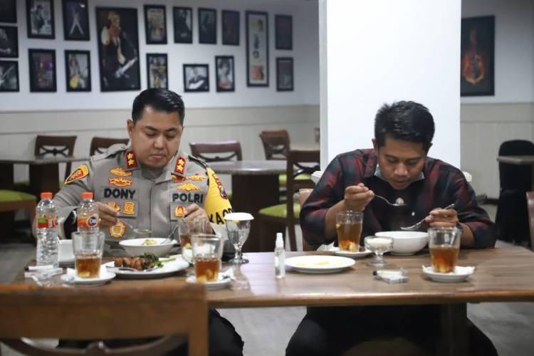 Makan Malam Bersama Kapolres Di Mojokerto, Mahasiswa HMI asal Sulteng nikmati suasana Jatim