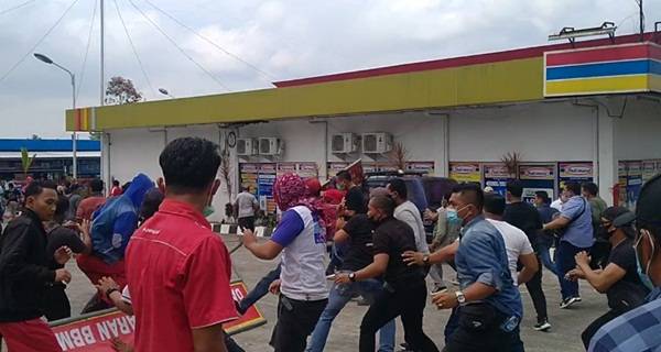 Kericuhan  Mewarnai KLB Partai Demokrat, Satu Warga Luka