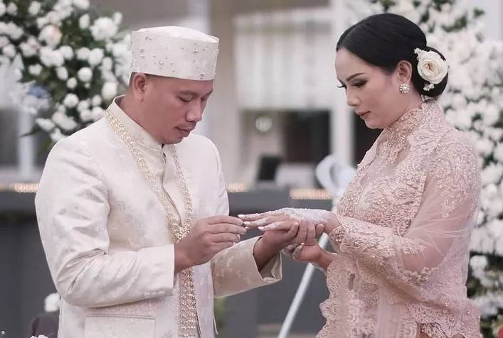 Vicky Prasetyo dan Kalina Oktarani Resmi Jadi Suami Istri