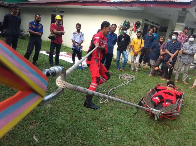 Pelatihan Untuk Penyelamatan Di Medan Sulit