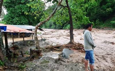 Tempat Usaha Masyarakat Porak Poranda Kawasan Wasata dihantam Banjir dan Longsor,