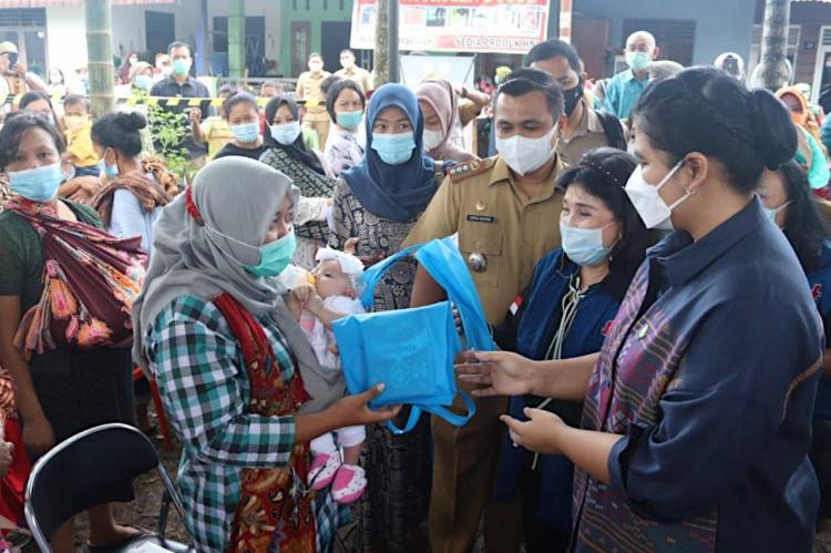 Ketua TP PKK Kota Medan Teteskan Imunisasi Polio untuk Balita dan Berikan Nutrisi untuk Ibu Hamil
