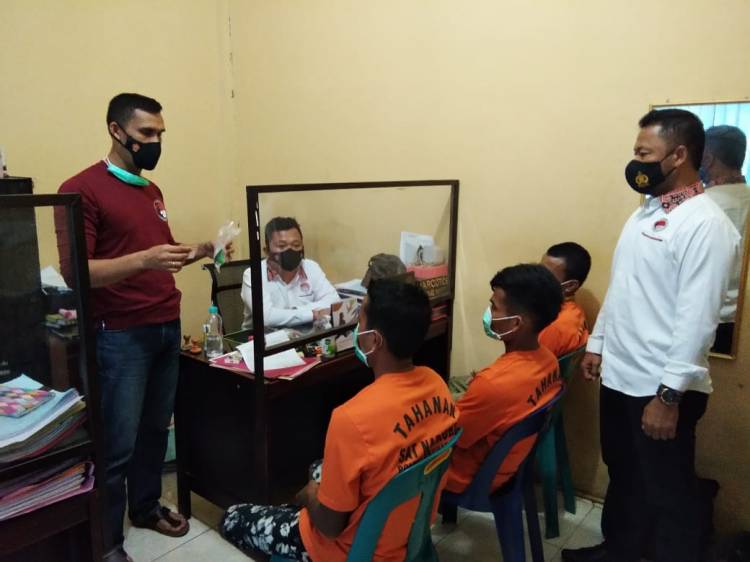 Gruduk Dusun Sukatani, Sat Narkoba Polres Labuhanbatu Dapat Perlawanan