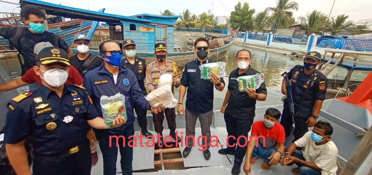 Tukar Kapal di Lautan,   Petugas Gabungan Gagalkan Penyeludupan 40 Bungkus Sabu dan Ribuan Ekstasi
