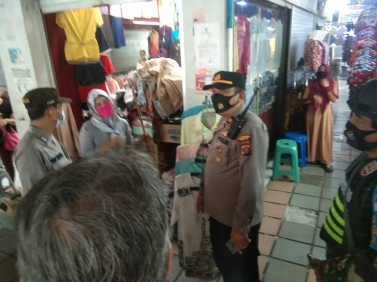 Polsek Medan Baru Sekaligus Penyemprotan Disinfektan dari Sat Brimob Polda Sumut