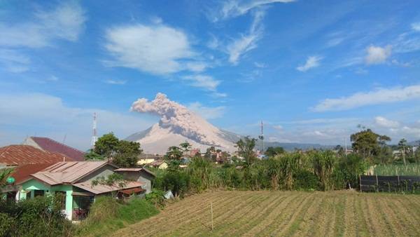 Hari Ini, Sinabung Erupsi Dua Kali