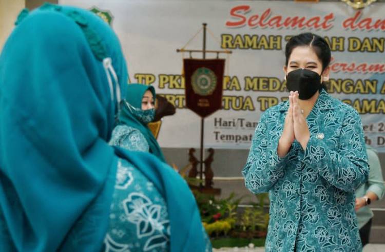 Ketua TP PKK Kota Medan, Ny. Kahiyang Ayu, Ramah Tamah dengan Seluruh Anggota