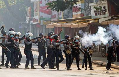 Sejumlah Polisi Myanmar Membelot dan Melarikan diri ke India