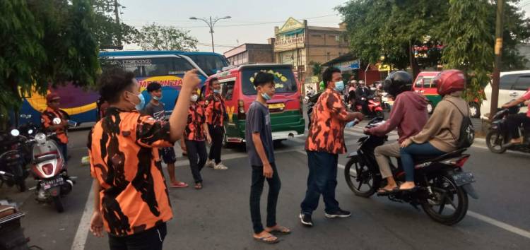 Pimpinan Ranting & Anak Ranting Bagi-bagi Masker