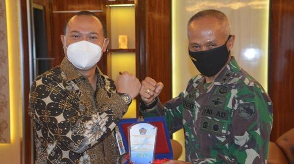 Pangdam XVII/Cenderawasih Terima Kunker dan Penghargaan dari Kepala Kanwil DJKN