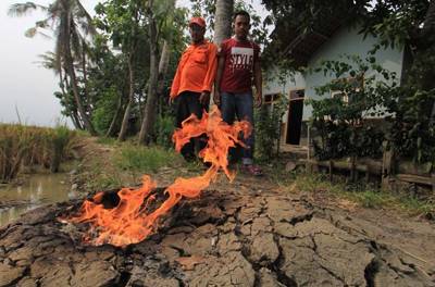 Semburan Gas dengan Mengeluarkan Api, Gegerkan Warga