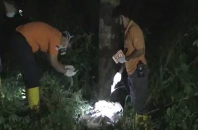 Ada Mayat Terbungkus Dalam Karung di kebun Warga, Hedoh...?