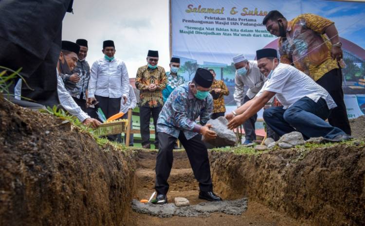 Walikota PSP Dampingi Rektor UIN Sumut dan IAIN PSP Letakkan Batu Pertama Masjid IAIN Padangsidimpuan