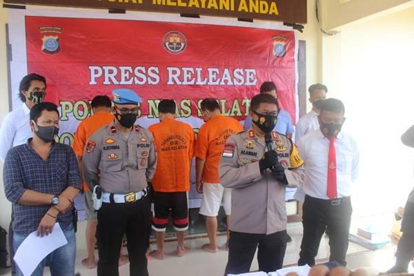 Peras Kepsek dan Kades,  3 Pria di Nias Selatan Ditangkap