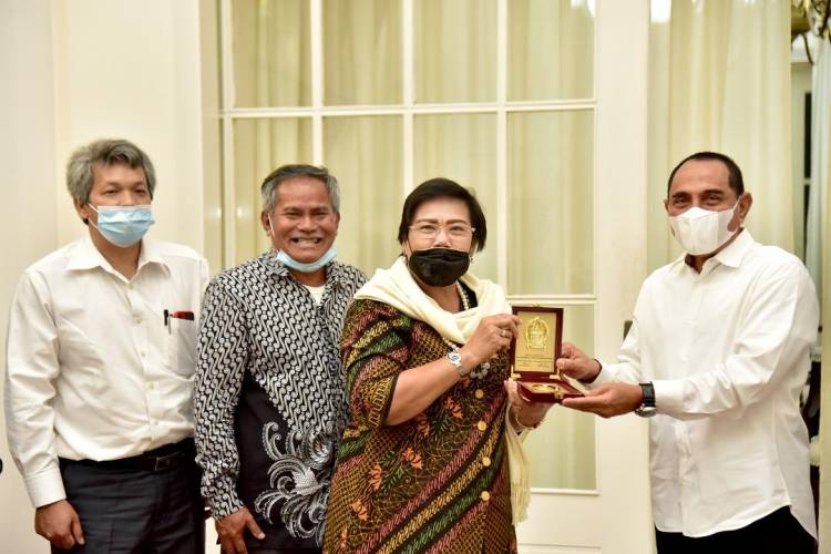 Gubernur Terima Audiensi IAKN Taput  dan Pemuda Gereja Denominasi