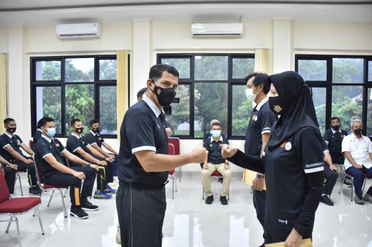Kapusjaspermildas TNI Berikan Pengarahan Akhir Kepada Peserta Pelatih Bola Voli