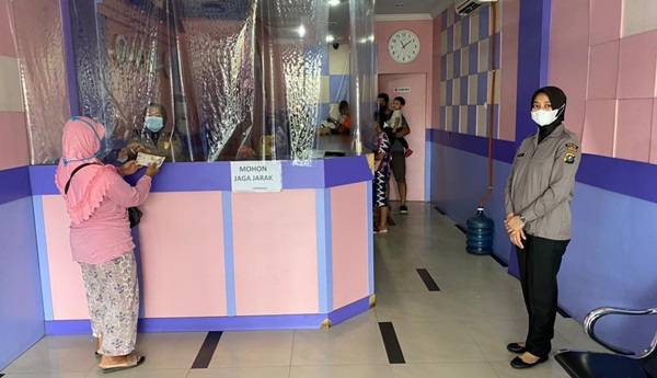 Urai Kerumunan, Ditlantas  Polda Sumut Arahkan Masyarakat Gunakan Fasilitas Drive Thru
