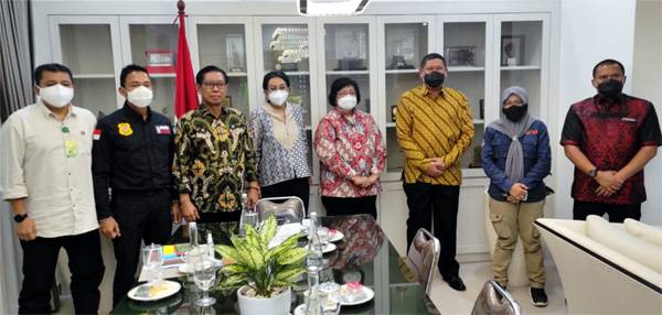 Polda Riau Bertemu Dengan Menteri LHK Bahas Kasus Hukum Sampah Pekanbaru