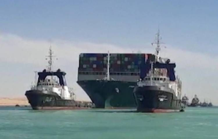 Kapal yang Memblokir Terusan Suez Kembali Bergerak