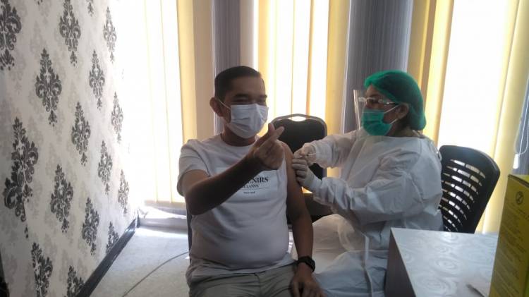 Seluruh Anggota DPRD Kota Medan Divaksin Covid-19
