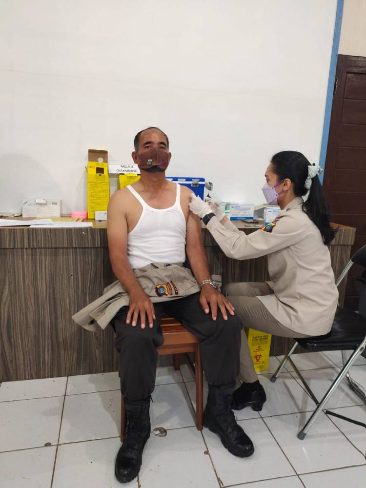 Polda Sumut dan Polres Jajaran Terus Percepat Vaksinasi