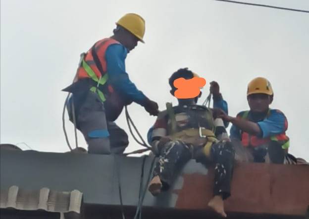 Kesetrum Saat Ngacat, Abdul Agus Tewas Diatas Seng