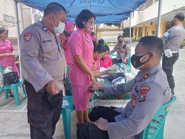 Jelang Ramadhan Bhayangkari Polsek Medan Timur Gelar Pasar Murah