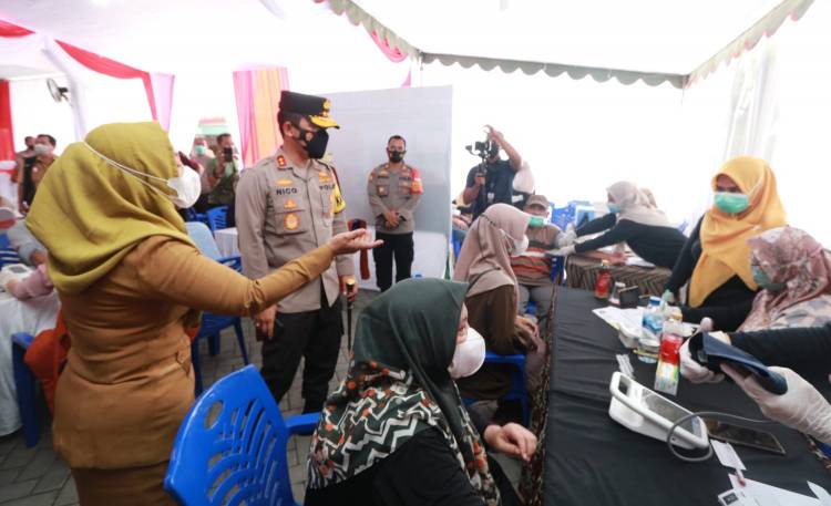Forkopimda Jatim cek vaksinasi presisi serentak di Gresik