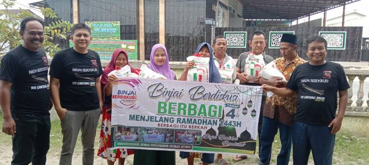 Kelompok Binjai Berdiskusi Bagikan 500 Kilogram Beras Untuk Warga