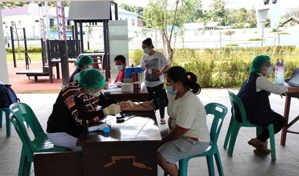 Polsek Parapat Percepat Vaksinasi di Pantai Bebas