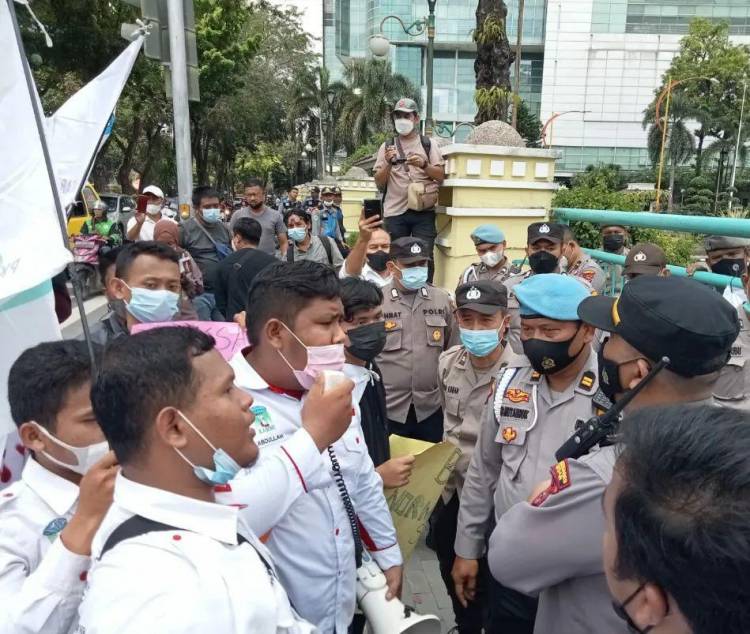 Gelar Unjuk Rasa di Kantor Walikota Medan, Polsek Medan Baru bersama Polrestabes Medan Lakukan Pengamanan