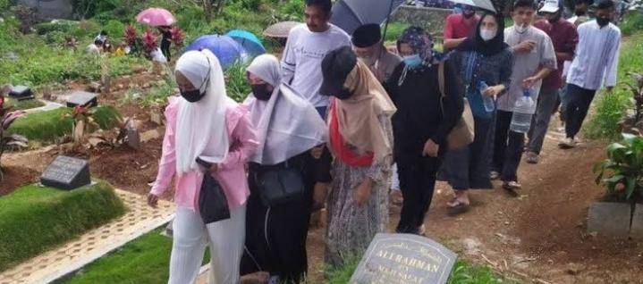 Pejiarah Mulai Memadati TPU Jabal Nur Dari Berbagai Lingkungan