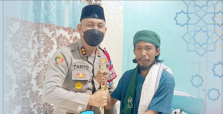 Kapolres Lhokseumawe Kembali Kunjungi Ulama Abiya Jeunieb Yang Sedang Sakit