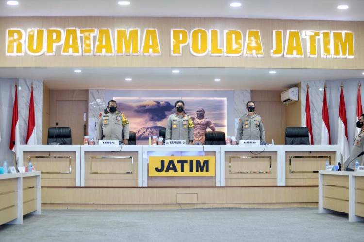 28 Polres jajaran Polda Jatim menerima penghargaan Pelayanan Publik dari Kemenpan RB