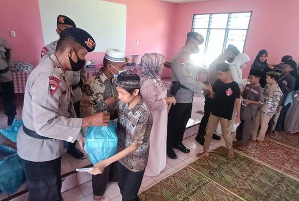 Sambut Bulan Ramadhan, Kompi 2 Batalyon A Brimob Sumut Berbagi kepada Anak Yatim