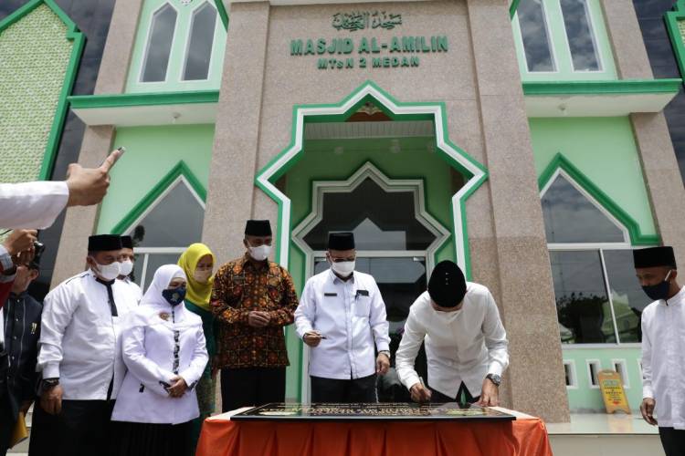 Musa Rajekshah Resmikan Masjid Al Amilin MTSN 2 Medan