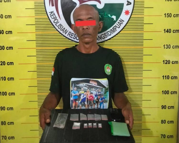 Pasrah Ditangkap Polisi Seorang Pria Mondok Di Sel