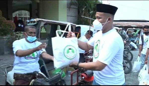 Deklarasikan Dukung Ganjar Pranowo, Santri Sumut Bagikan Beras Hingga Migor